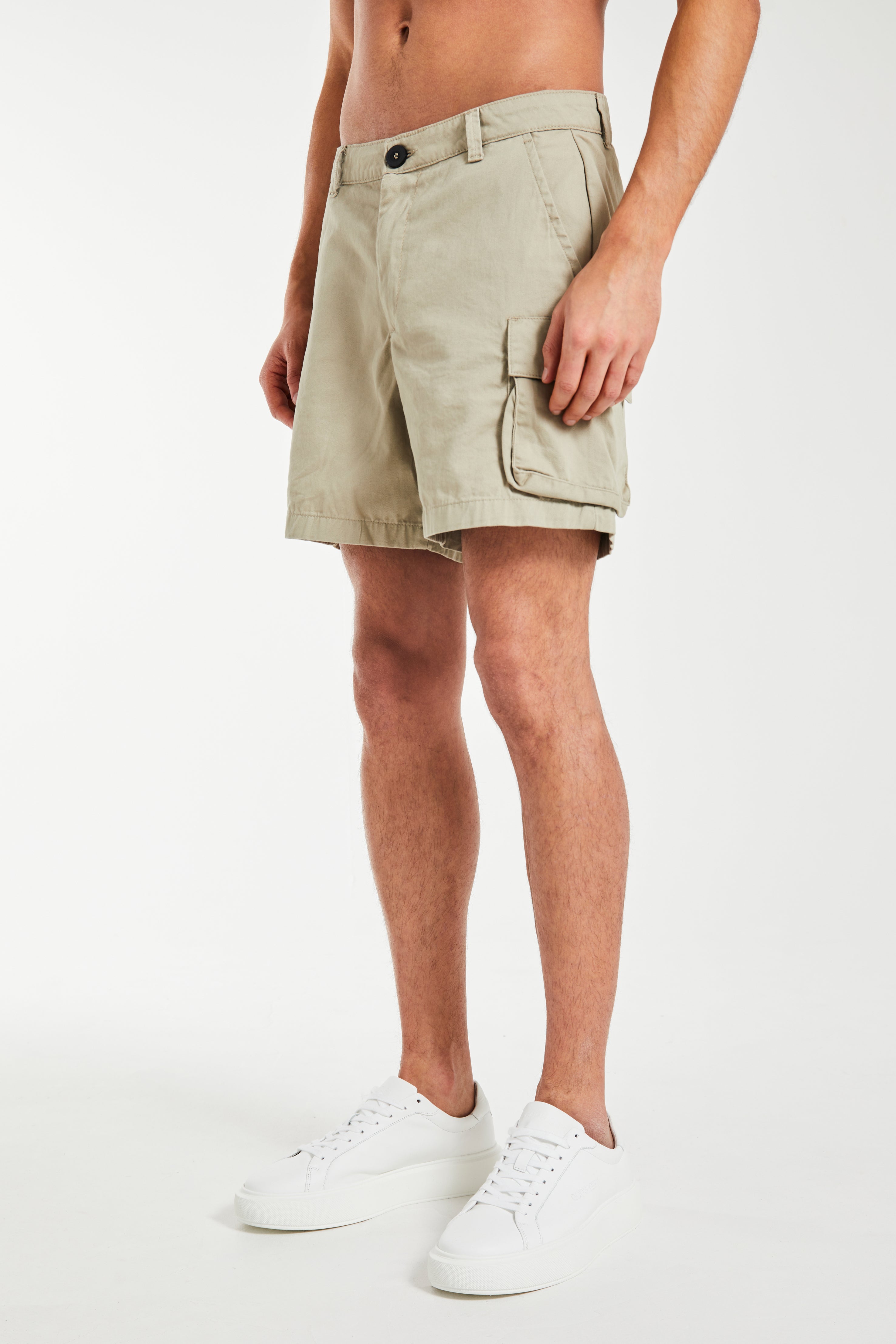 Williams Cargo Shorts in Beige