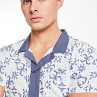 detailed veiw of the blue and white pattern on a men's twin set