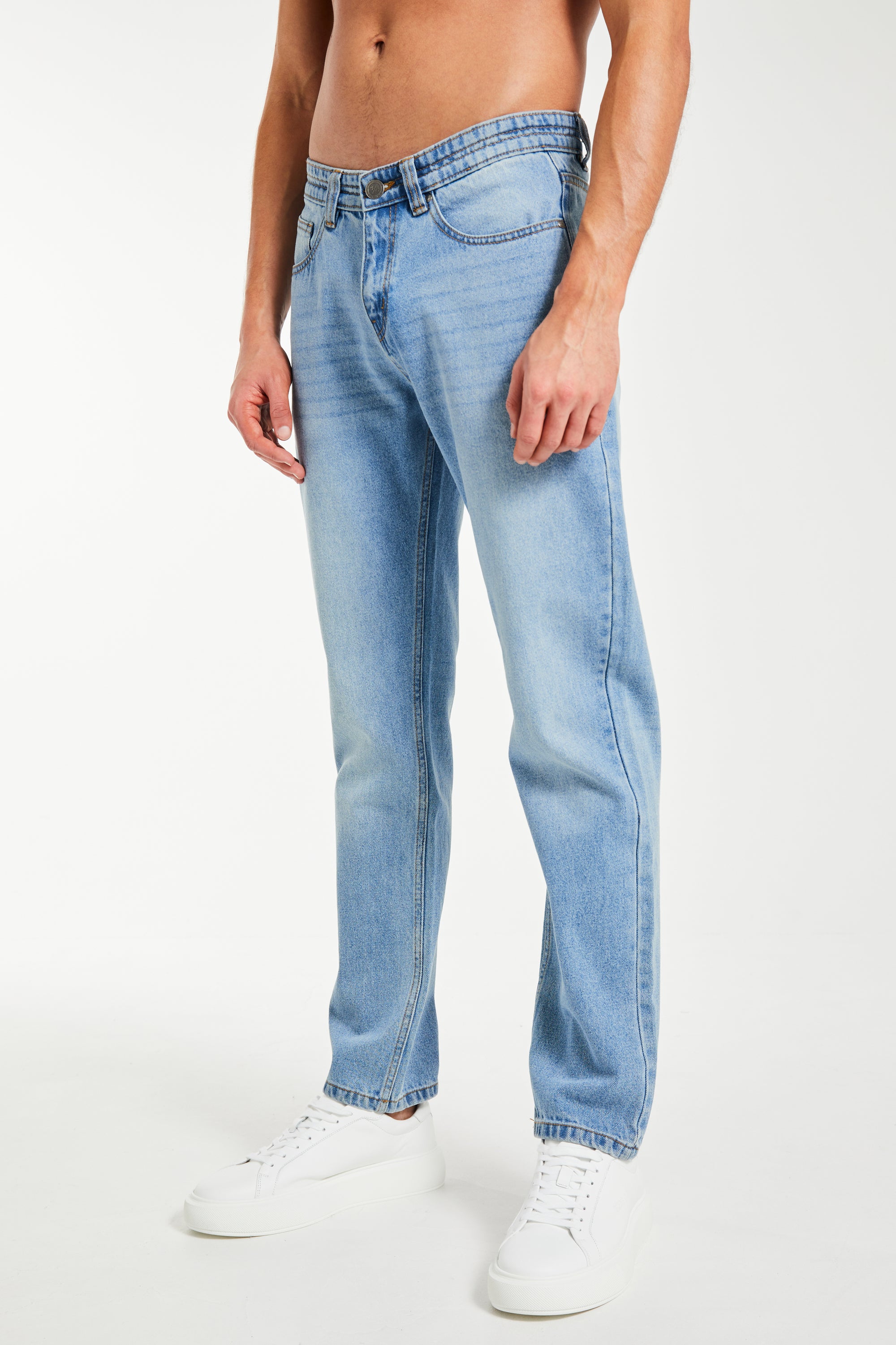 Harlow Straight Jeans in Mid Wash