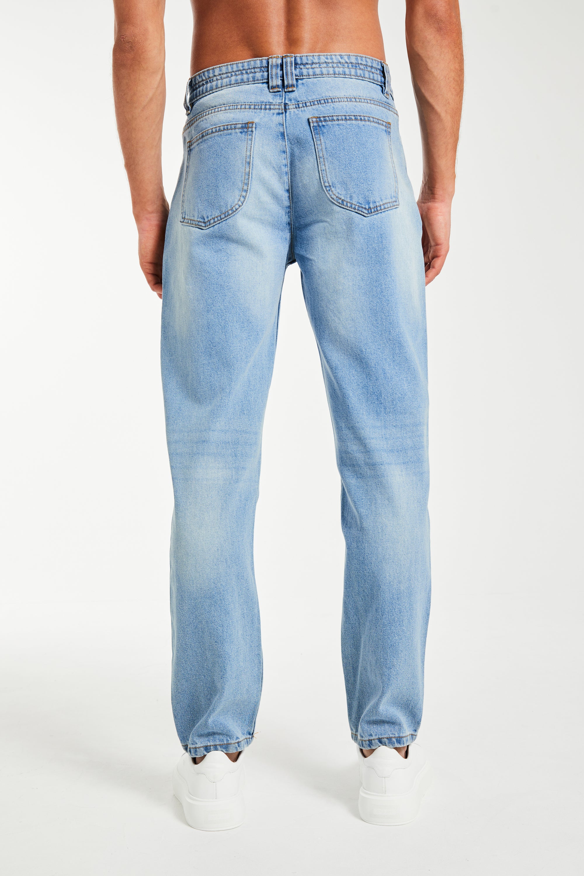 Harlow Straight Jeans in Mid Wash