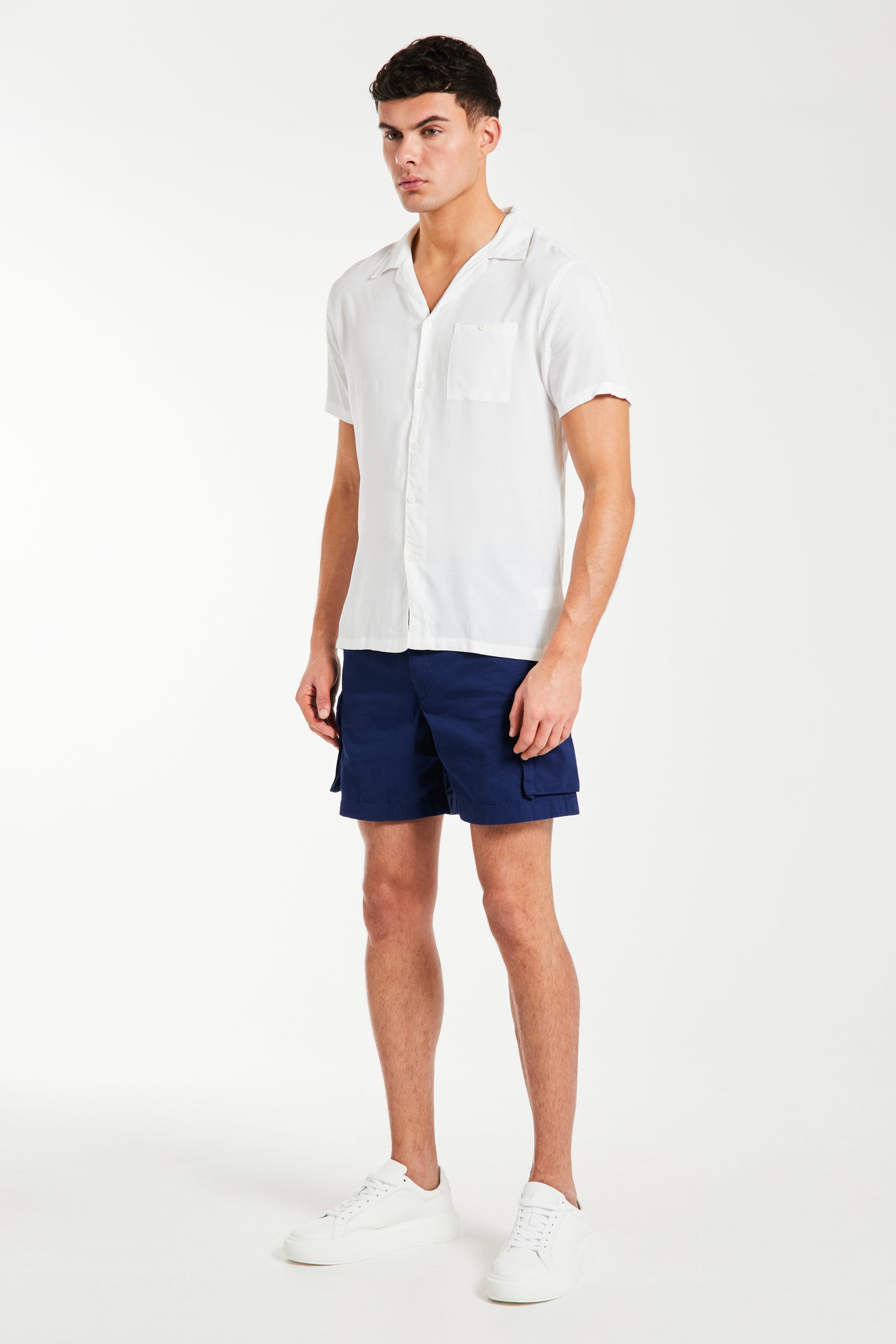 'Williams' men's utility shorts in dark blue styled with shirt