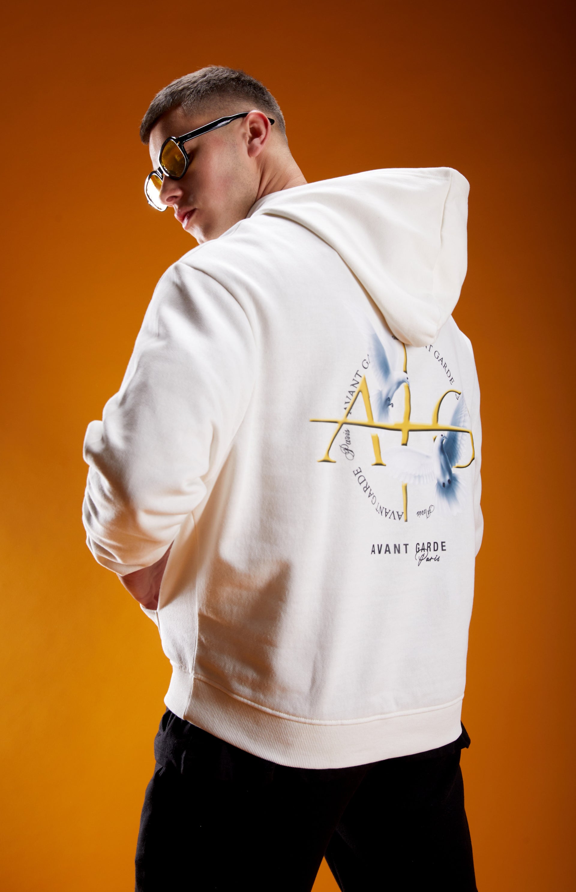 Ailes Hoodie in Off-White – Avant Garde Paris