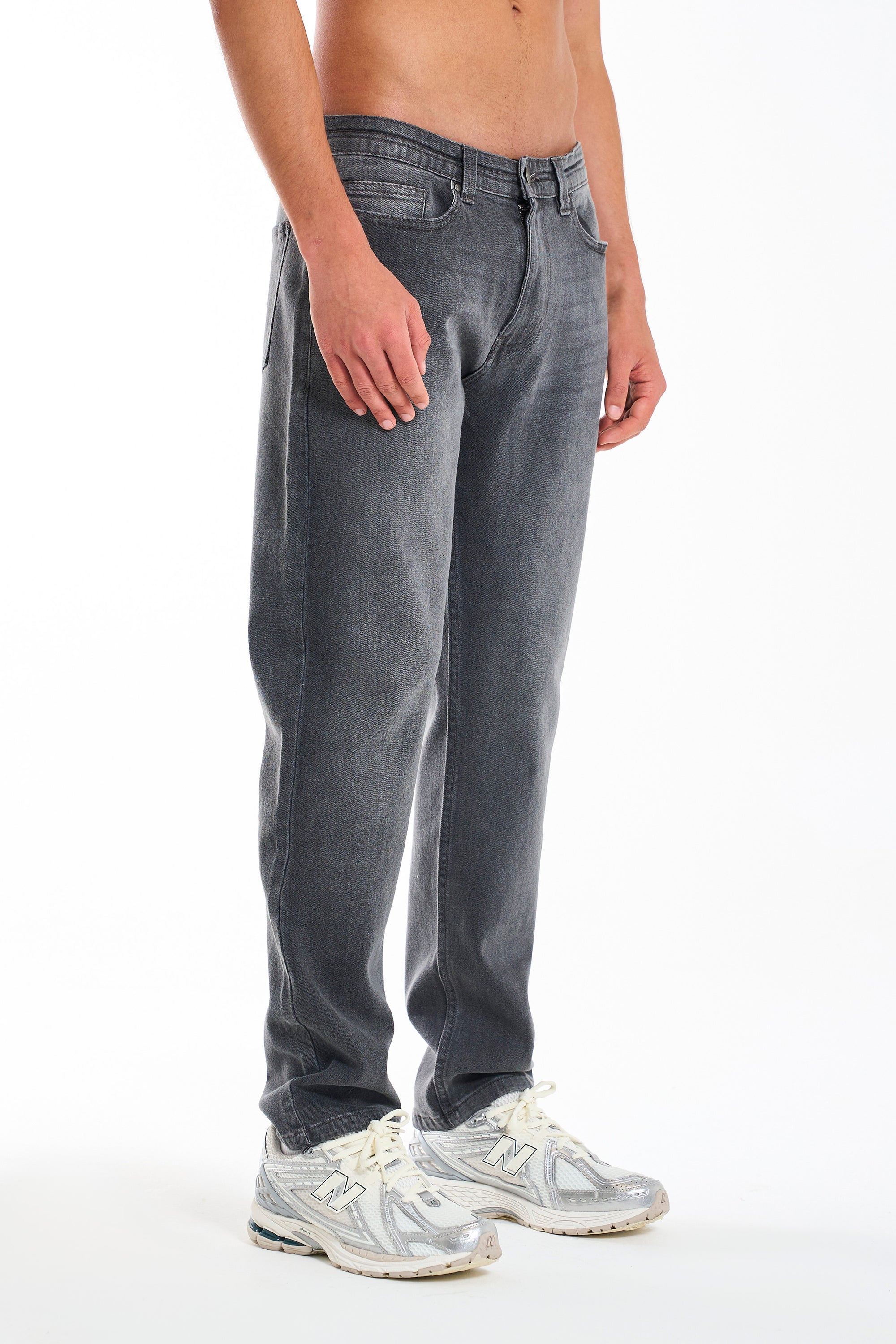 Harlow Straight Jeans in Grey