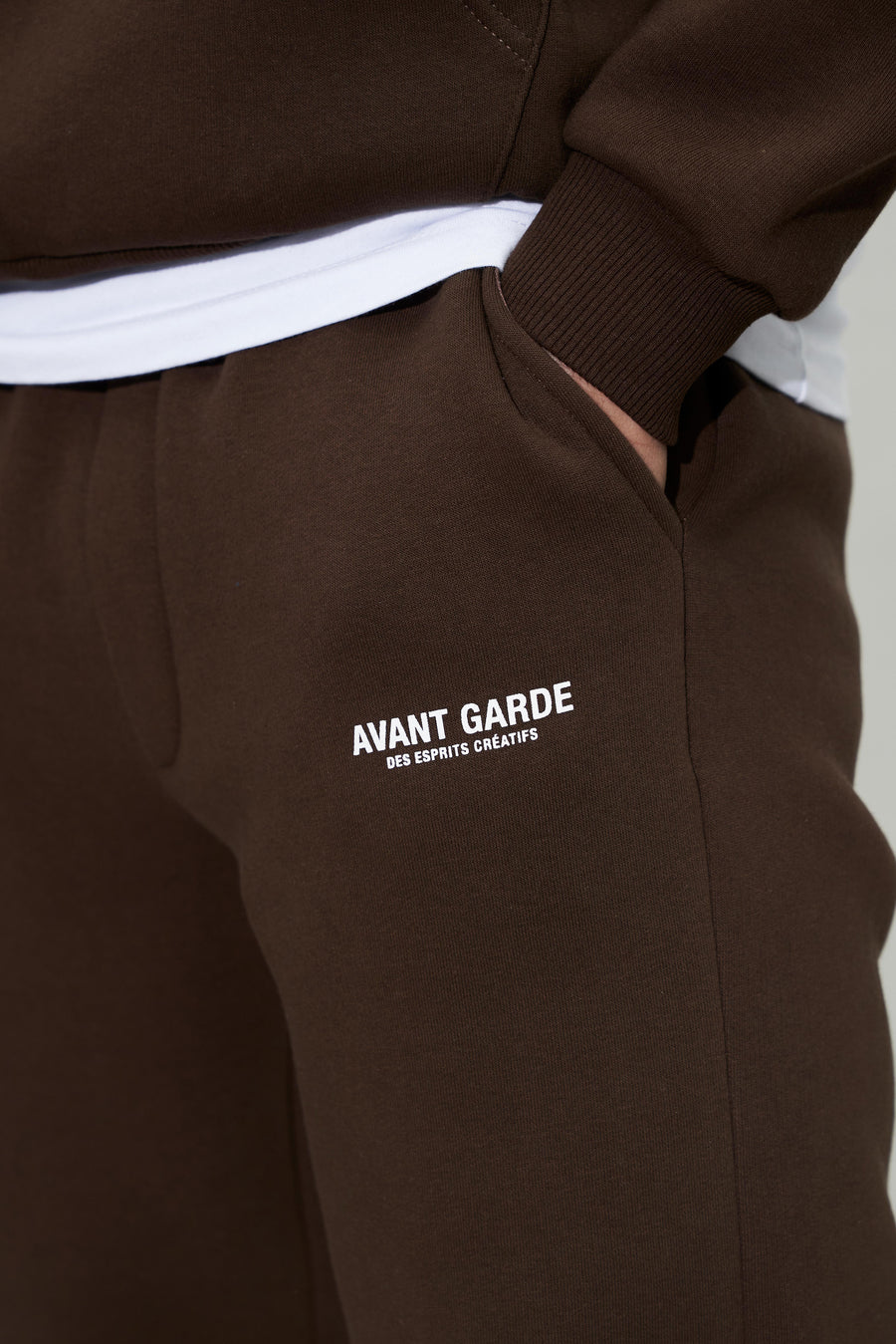 Creatives Jogger in Chocolate - logo detail